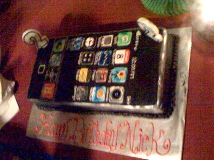 What's the best part about this iPhone-themed cake? It's been jailbroken!